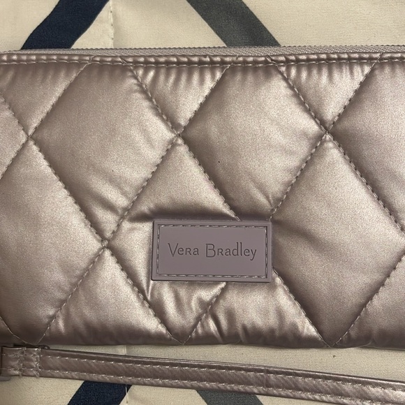 Vera Bradley Large wallet 🌟 - Picture 2 of 4